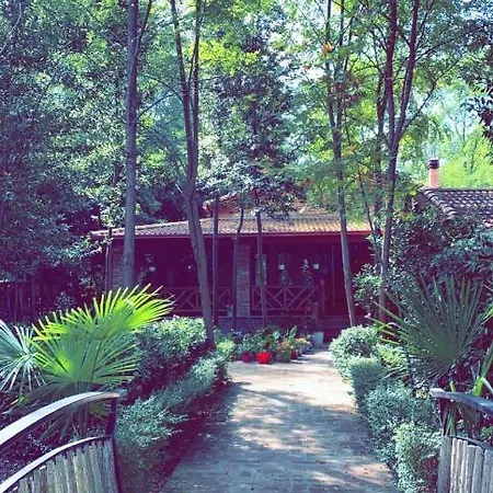 Laurels Hotel *